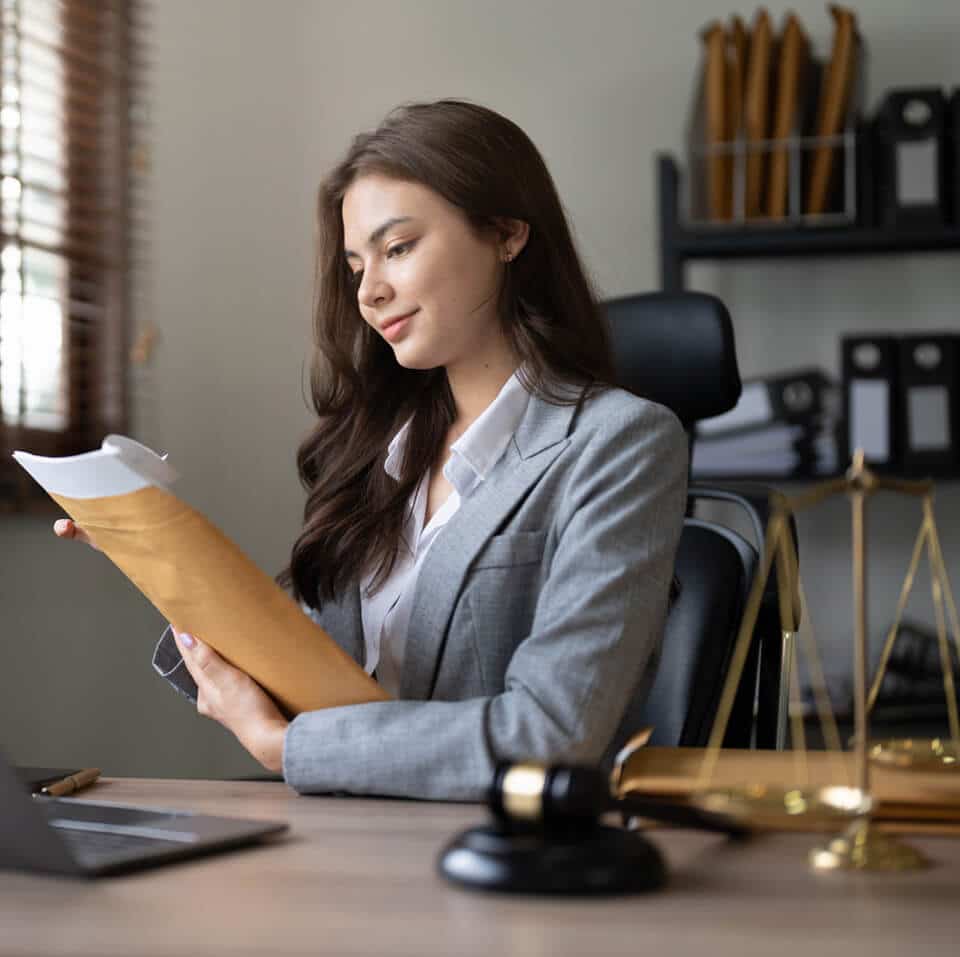 judge-gavel-with-justice